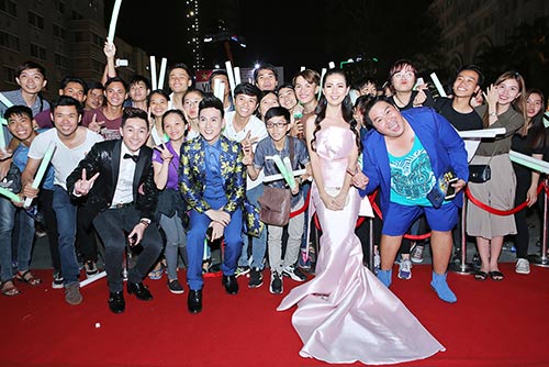 Nguyên Vũ ôm eo Phạm Hương, tình tứ Trúc Diễm trên thảm đỏ - 15