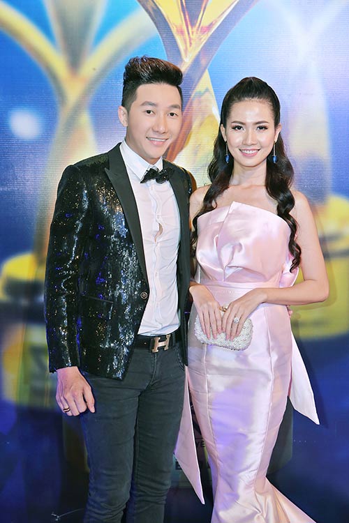 Nguyên Vũ ôm eo Phạm Hương, tình tứ Trúc Diễm trên thảm đỏ - 13