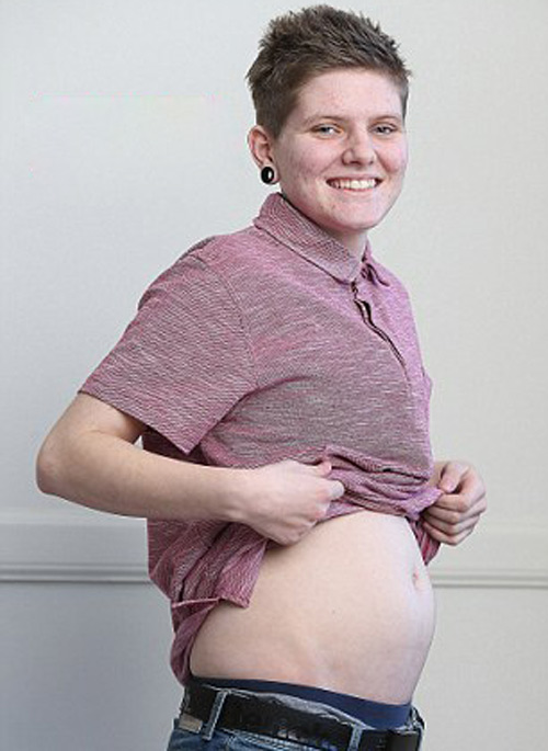 Chàng trai trẻ 20 tuổi amp;#34;bật míamp;#34; cách tự bơm tinh trùng để thụ thai - 1