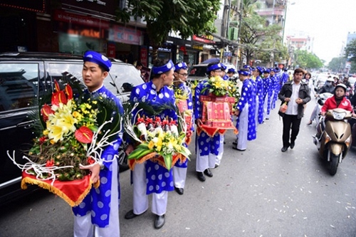 Chồng đại gia tặng siêu xe 10 tỷ đồng cho Hoa hậu Thu Ngân trong đám hỏi - 2