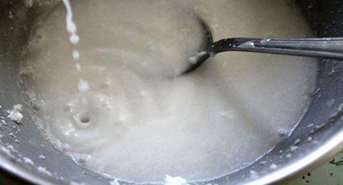 Gột sạch mụn cùng vết thâm nhờ nước dừa pha cùng mật ong - 3