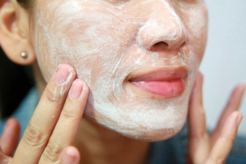 Gột sạch mụn cùng vết thâm nhờ nước dừa pha cùng mật ong - 4