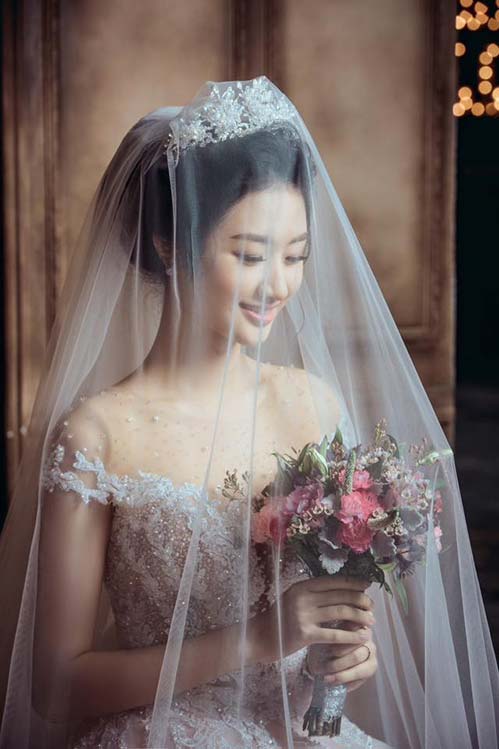 Hoa hậu Bản sắc Việt Thu Ngân hé lộ hậu trường ảnh cưới trước giờ ăn hỏi - 1