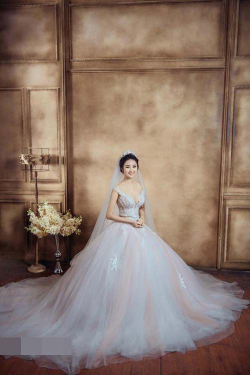 Hoa hậu Bản sắc Việt Thu Ngân hé lộ hậu trường ảnh cưới trước giờ ăn hỏi - 3