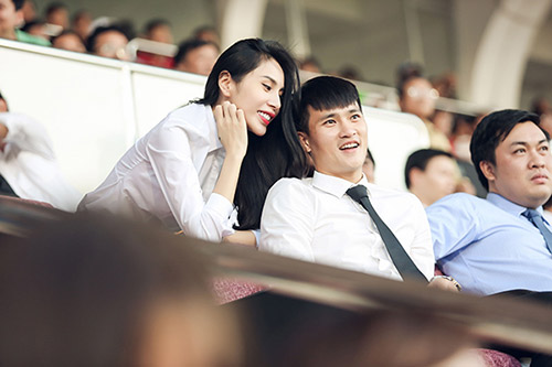 Thủy Tiên - Công Vinh tình cảm xuất hiện sau ồn ào ở Quả bóng vàng 2016 - 7