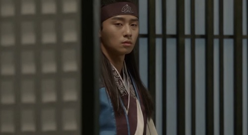 Hwarang tập 7: Phản ứng mạnh mẽ amp;#34;không tưởngamp;#34; của Go Ara sau khi bị cưỡng hôn - 3