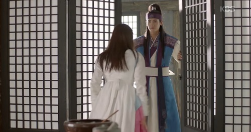 Hwarang tập 7: Phản ứng mạnh mẽ amp;#34;không tưởngamp;#34; của Go Ara sau khi bị cưỡng hôn - 7
