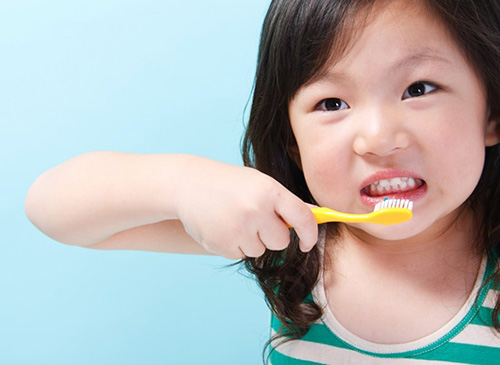 Khi nào mẹ cần bắt đầu chăm sóc răng cho trẻ