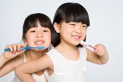 Khi nào mẹ cần bắt đầu chăm sóc răng cho trẻ