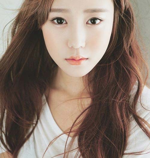 Ngày Tết diện son đỏ như nào để luôn xinh đẹp, may mắn cả năm - 10