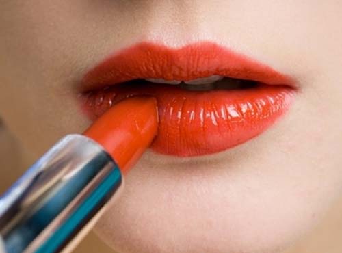 Ngày Tết diện son đỏ như nào để luôn xinh đẹp, may mắn cả năm - 3