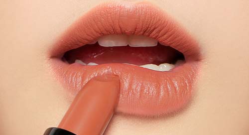 Ngày Tết diện son đỏ như nào để luôn xinh đẹp, may mắn cả năm - 9