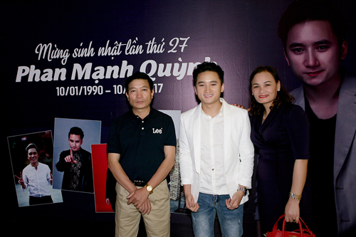 Bố mẹ Phan Mạnh Quỳnh lặn lội từ Nghệ An vào chúc mừng con trai - 2