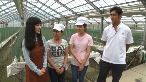 女優キム・フエン、日本でキャット・トゥオンと心を共有 - 3