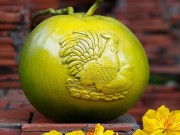 Mua sắm - Giá cả - Dừa "độc" khắc hình gà giá tiền triệu đang “thách” người Sài Gòn mua dịp Tết