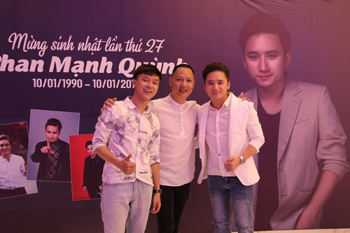 Bố mẹ Phan Mạnh Quỳnh lặn lội từ Nghệ An vào chúc mừng con trai - 12