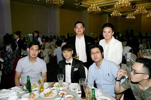 Bố mẹ Phan Mạnh Quỳnh lặn lội từ Nghệ An vào chúc mừng con trai - 10