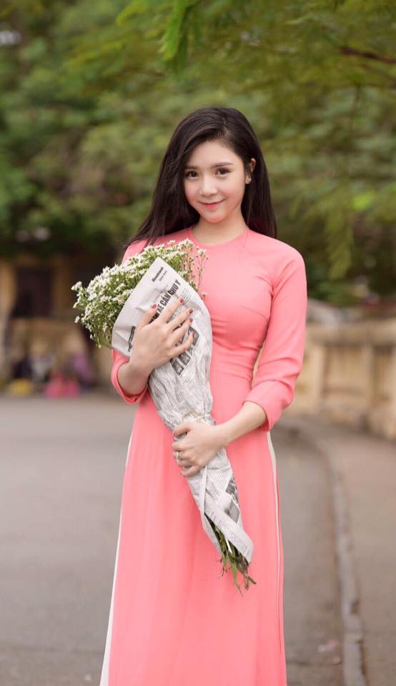 Vẻ nóng bỏng của bạn gái Quang Lê có phần lấn lướt cả Ngọc Trinh - 7