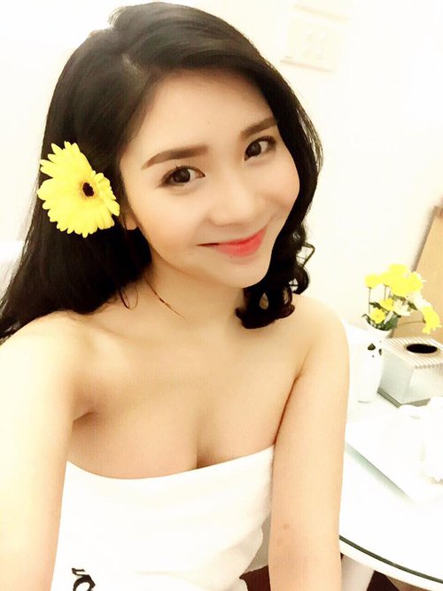 Vẻ nóng bỏng của bạn gái Quang Lê có phần lấn lướt cả Ngọc Trinh - 3