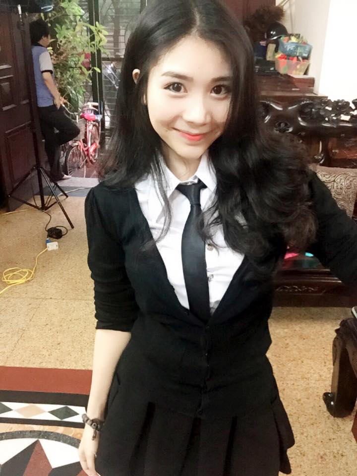 Vẻ nóng bỏng của bạn gái Quang Lê có phần lấn lướt cả Ngọc Trinh - 13