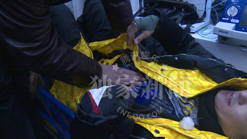 Đang ghi hình, Lâm Chí Dĩnh gặp tai nạn phải nhập viện - 2