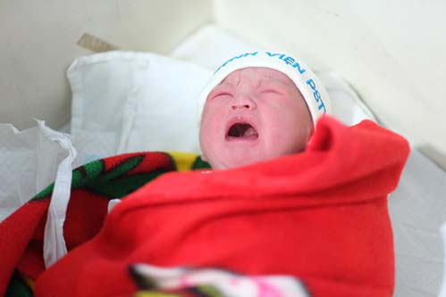 Đây là ảnh con gái Hồng Quế khi mới sinh mà cô giấu suốt thời gian qua - 1