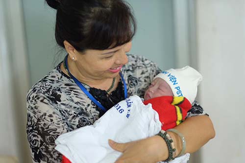 Đây là ảnh con gái Hồng Quế khi mới sinh mà cô giấu suốt thời gian qua - 6