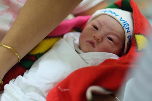 Đây là ảnh con gái Hồng Quế khi mới sinh mà cô giấu suốt thời gian qua - 3