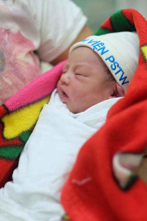 Đây là ảnh con gái Hồng Quế khi mới sinh mà cô giấu suốt thời gian qua - 4