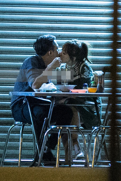 Gặp nhiều thị phi, nhưng năm qua mấy ai thành công được như Hari Won? - 1