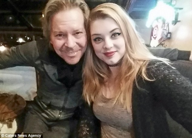 Trúng tiếng sét ái tình, cô gái trẻ kết hôn với người hơn bố 20 tuổi! - 1