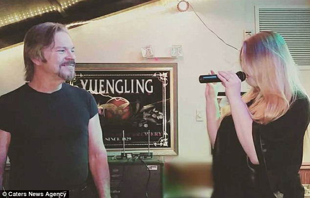 Trúng tiếng sét ái tình, cô gái trẻ kết hôn với người hơn bố 20 tuổi! - 2