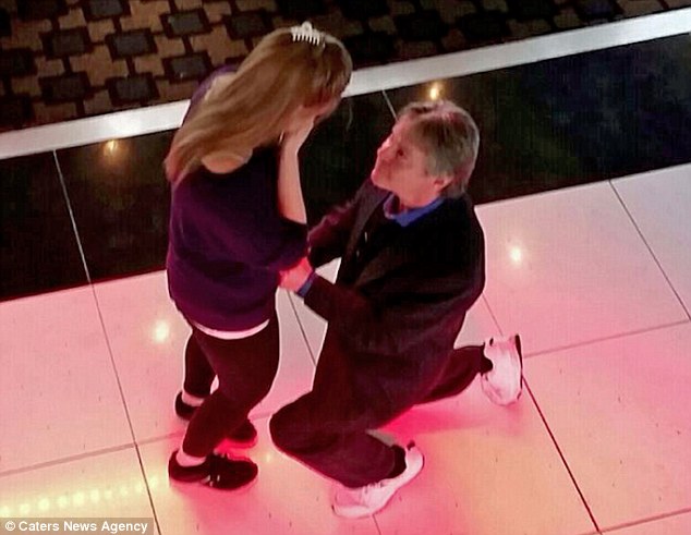 Trúng tiếng sét ái tình, cô gái trẻ kết hôn với người hơn bố 20 tuổi! - 5