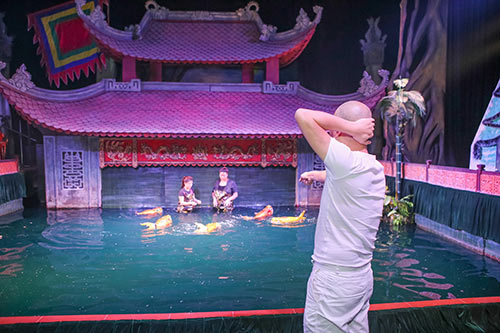 Xuân Bắc tóc xoăn ấn tượng, hẹn hò riêng NSƯT Đức Hùng bàn về Táo quân - 10