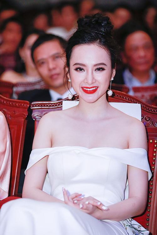 Angela Phương Trinh lưng trần quyến rũ, chạy show amp;#34;không kịp thởamp;#34; - 6