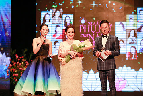 Angela Phương Trinh lưng trần quyến rũ, chạy show amp;#34;không kịp thởamp;#34; - 10