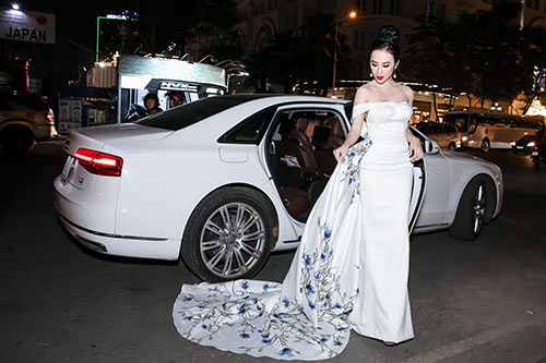 Angela Phương Trinh lưng trần quyến rũ, chạy show amp;#34;không kịp thởamp;#34; - 2