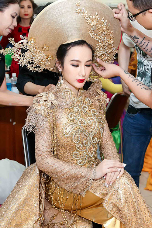 Angela Phương Trinh lưng trần quyến rũ, chạy show amp;#34;không kịp thởamp;#34; - 11