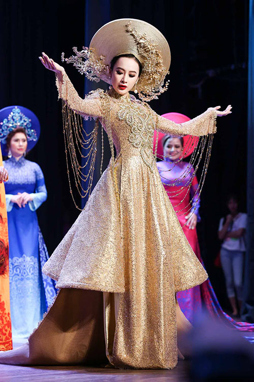 Angela Phương Trinh lưng trần quyến rũ, chạy show amp;#34;không kịp thởamp;#34; - 14