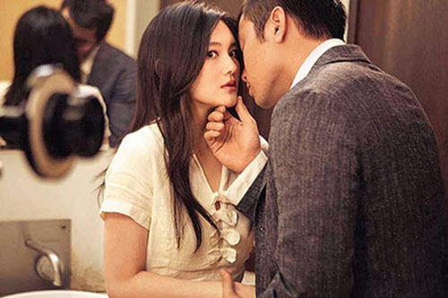 Chồng amp;#34;đổ nhàoamp;#34; vì sự ngọt ngào amp;#34;đúng lúcamp;#34; của cô hàng xóm trẻ - 1