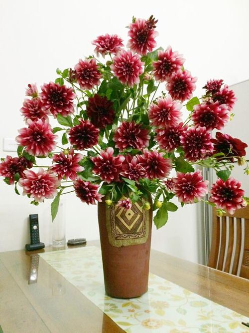 Học cách cắm bình hoa thược dược amp;#34;chuẩn 10 điểmamp;#34; của mẹ Hà thành si mê hoa - 6