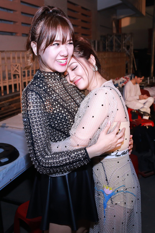 Theo chồng không bỏ cuộc chơi, Hari Won còn chạy show nhiều hơn thời độc thân - 8