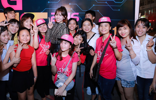 Theo chồng không bỏ cuộc chơi, Hari Won còn chạy show nhiều hơn thời độc thân - 9