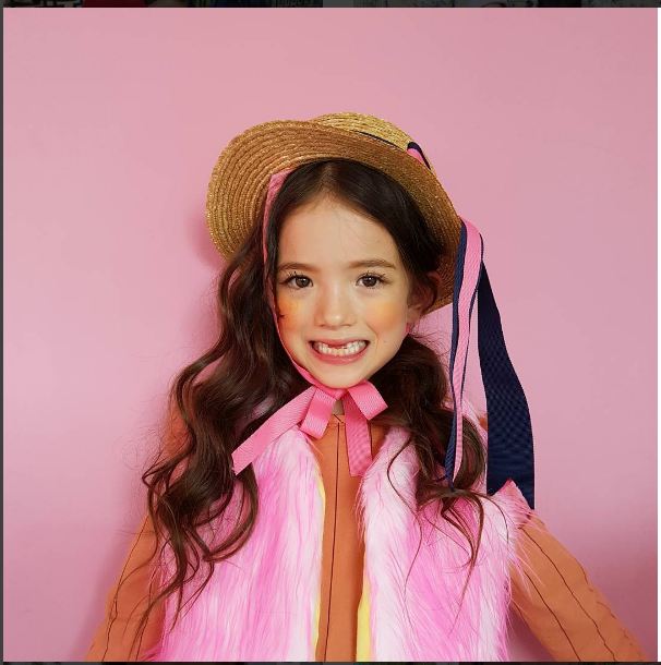 Chắc chắn bạn sẽ phải tấm tắc khen mãi khi ngắm cô bé xinh hơn cả tranh vẽ này - 1