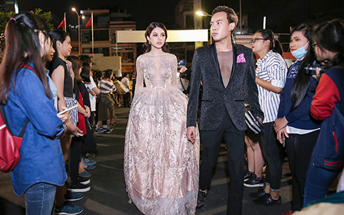 Jolie Nguyễn đẹp kiêu sa, nổi bật bên 2 amp;#34;bà mẹ bỉm sữaamp;#34; đình đám của showbiz - 3