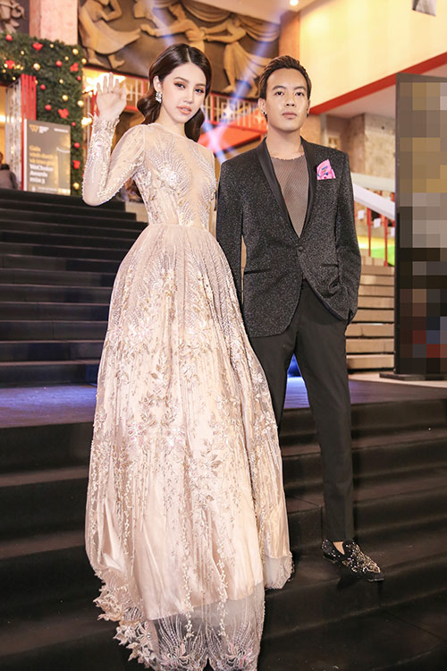 Jolie Nguyễn đẹp kiêu sa, nổi bật bên 2 amp;#34;bà mẹ bỉm sữaamp;#34; đình đám của showbiz - 5