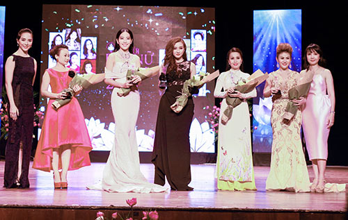 Nam Em đẹp ngọt ngào, được chị em Hằng Nguyễn, Hà Thu tháp tùng đi nhận giải - 10