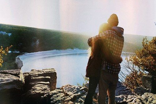 Thấy vợ kêu già nua, xấu xí, người chồng đã nói một câu... - 1