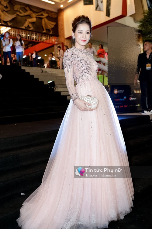 Thu Thảo, Phạm Hương khoe vẻ sexy nổi bật giữa dàn mỹ nhân trên thảm đỏ - 3