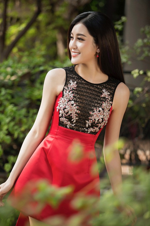 Á hậu Huyền My chăm chỉ chạy show đến ngày 25 Tết âm lịch - 10